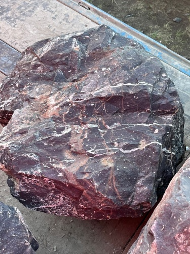 Камни для ландшафтного дизайна красно-фиолетовые 10-60 килограмм купить в Среднеуральске