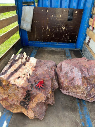 Ландшафтные глыбы красно-фиолетовые 200-1000 килограмм купить в Среднеуральске