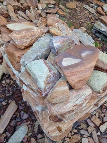 Златолит жёлтый, жёлто-зелёный глыбки и валуны для ланшафтного дизайна купить в Среднеуральске