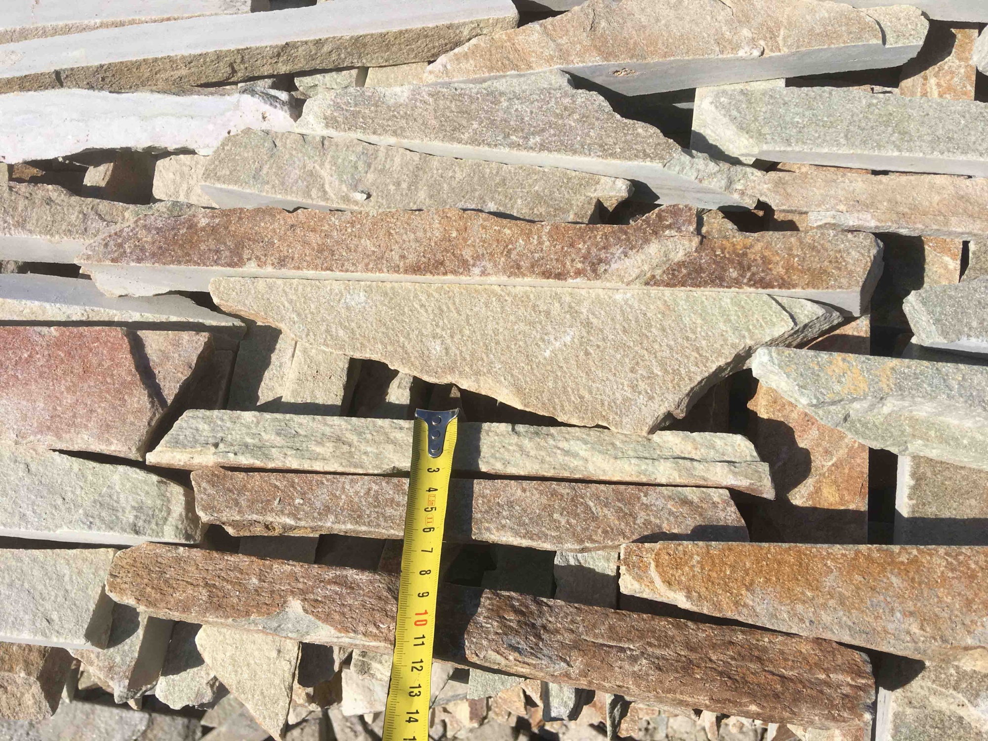 Горбушка златолит золотистый для облицовки купить в Среднеуральске