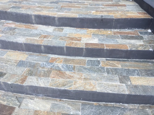 Плитка из Златолита Уральского для лестницы купить в Среднеуральске