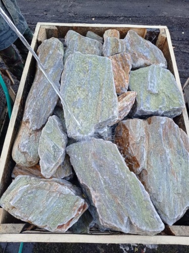 Златолит жёлтый, жёлто-зелёный глыбки и валуны для ланшафтного дизайна купить в Среднеуральске