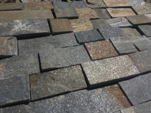 Плитка пилёная златолит Уральский для цоколя, отмостки купить в Среднеуральске