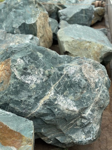 Камни для ландшафтного дизайна зелёные 10-60 килограмм купить в Среднеуральске