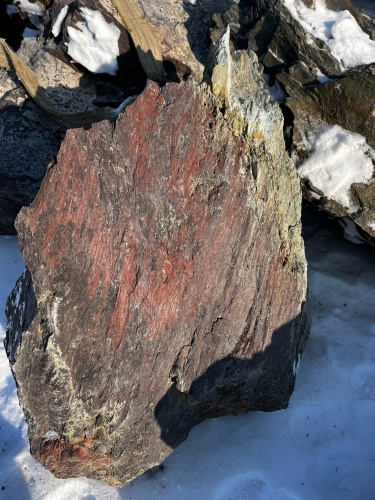 Ландшафтные глыбы красно-фиолетовые 200-1000 килограмм купить в Среднеуральске