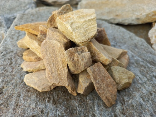 Златолит жёлтый декоративная каменная крошка купить в Среднеуральске