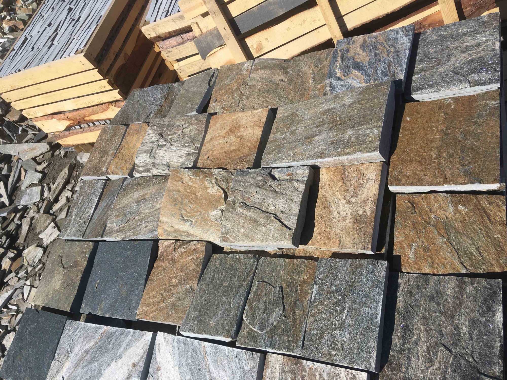 Плитка пилёная златолит Уральский для фасада купить в Среднеуральске