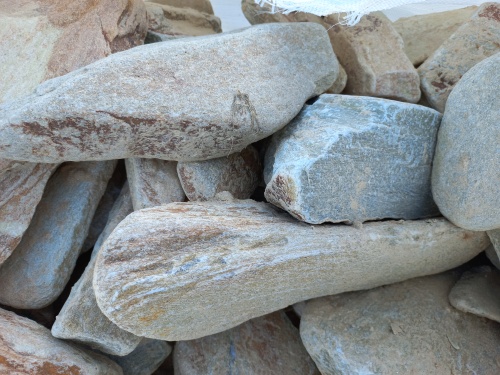 Златолит жёлтый, жёлто-зелёный глыбки и валуны для ланшафтного дизайна купить в Среднеуральске