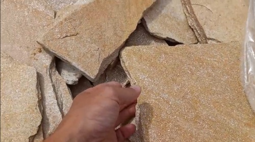 Плитняк златолит жёлтый золотистый для отмостки купить в Среднеуральске