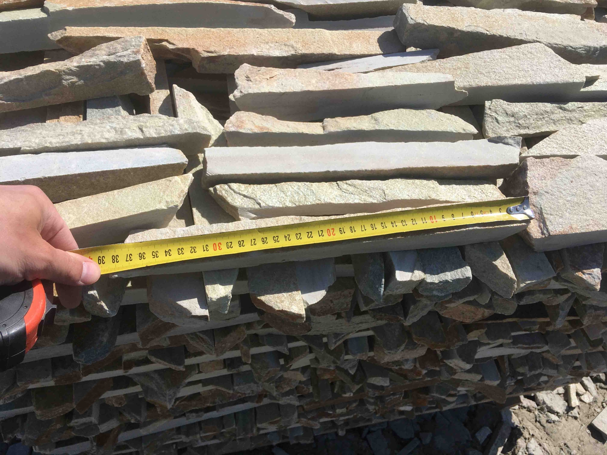 Горбушка златолит золотистый для облицовки купить в Среднеуральске