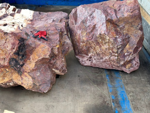 Ландшафтные глыбы красно-фиолетовые 200-1000 килограмм купить в Среднеуральске