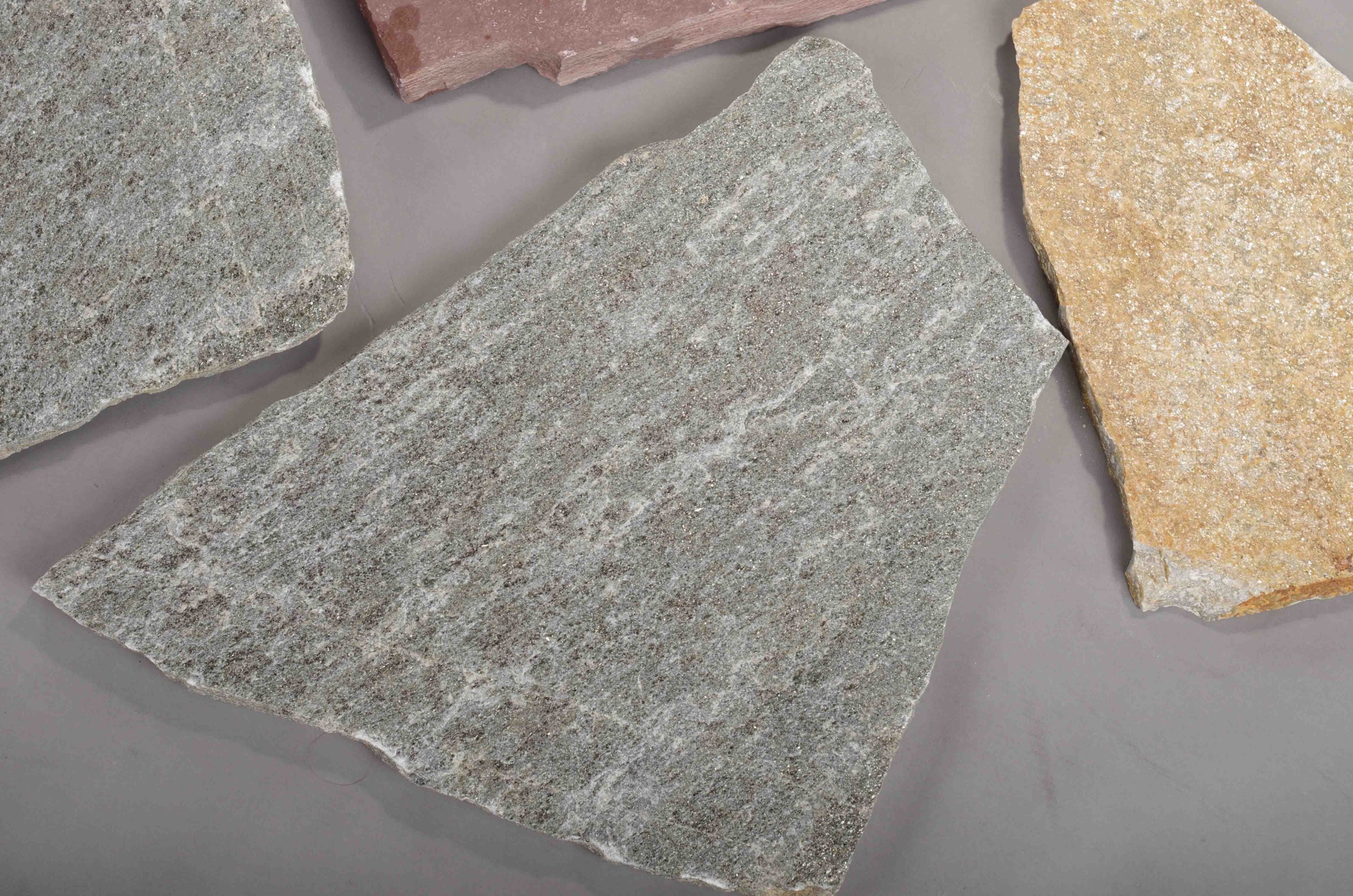 Плитняк златолит Уральский  для фасада купить в Среднеуральске