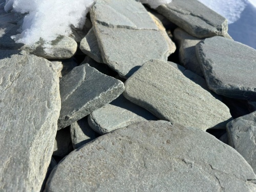 Плитняк златолит зелёный галтованный для цоколя купить в Среднеуральске