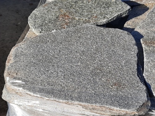 Златолит серебристый галтованный для цоколя купить в Среднеуральске