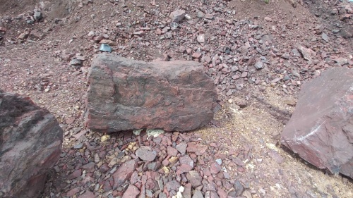 Яшма ландшафтные валуны