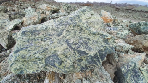 Купить змеевик ландшафтные валуны